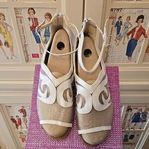 NWOR Bucco Capensis white mesh sandals Sz 10 🧳